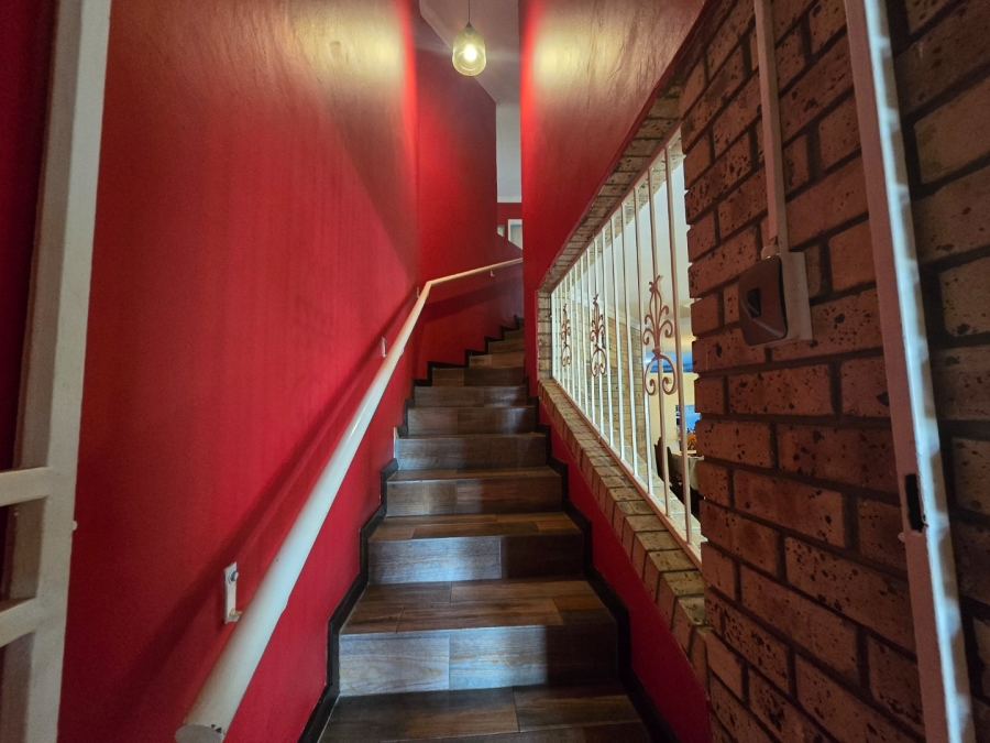 7 Bedroom Property for Sale in Langenhovenpark Free State